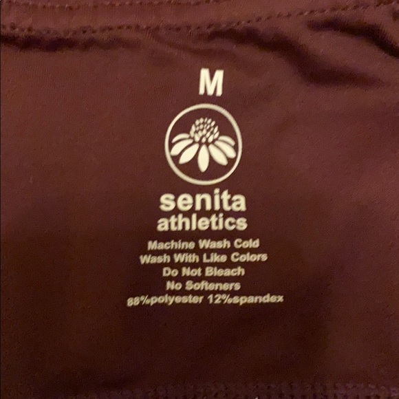 SOLD Mamacita maternity capris mulberry - Picture 4 of 6